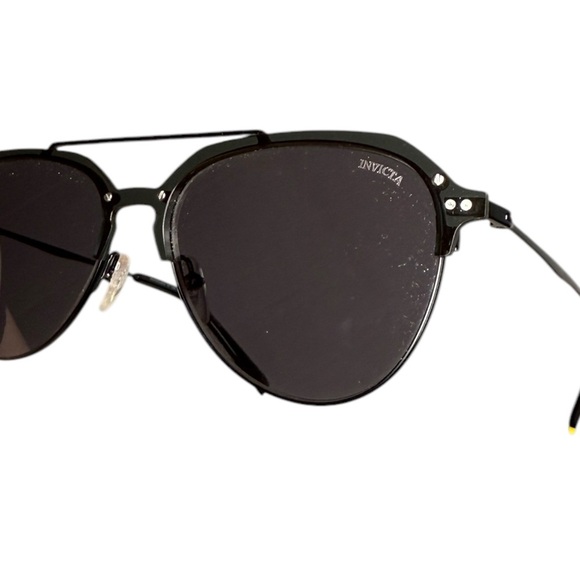 Black Aviator Light Framed Sunglasses With Case - Picture 4 of 5